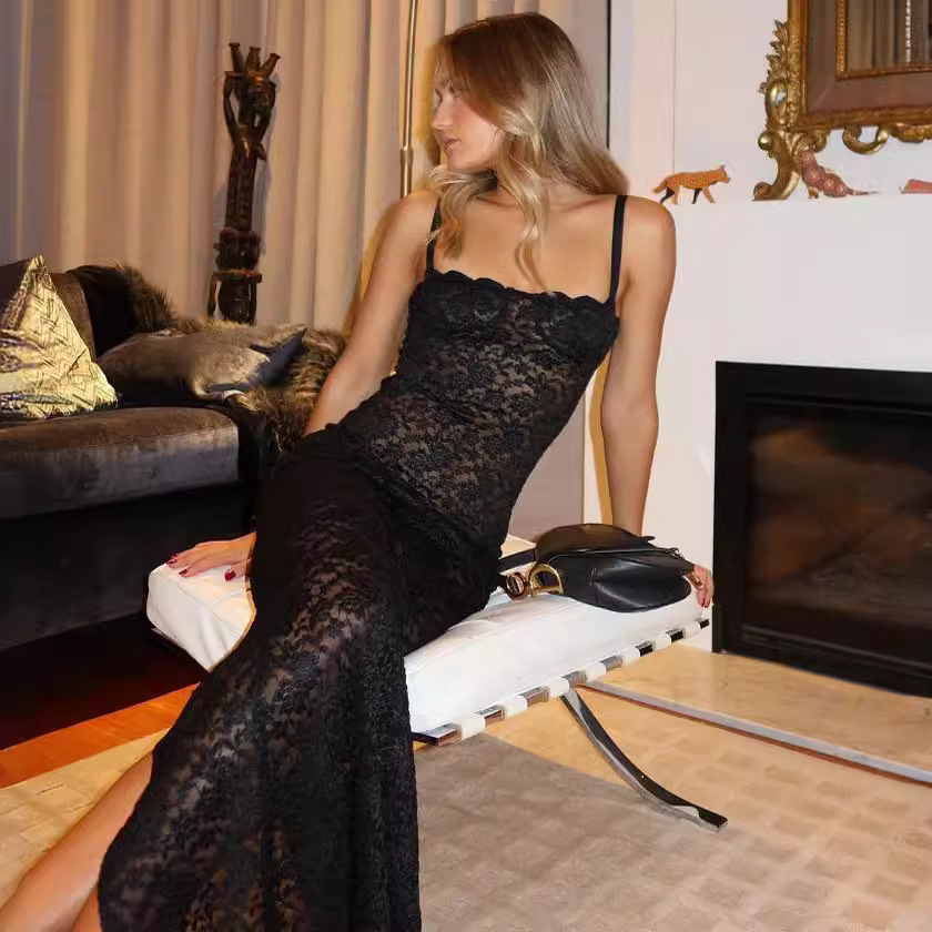 OM- 2024 New European and American Summer Women's Fashion Off-the-Shoulder Sexy See-Through Lace Fitted Dress